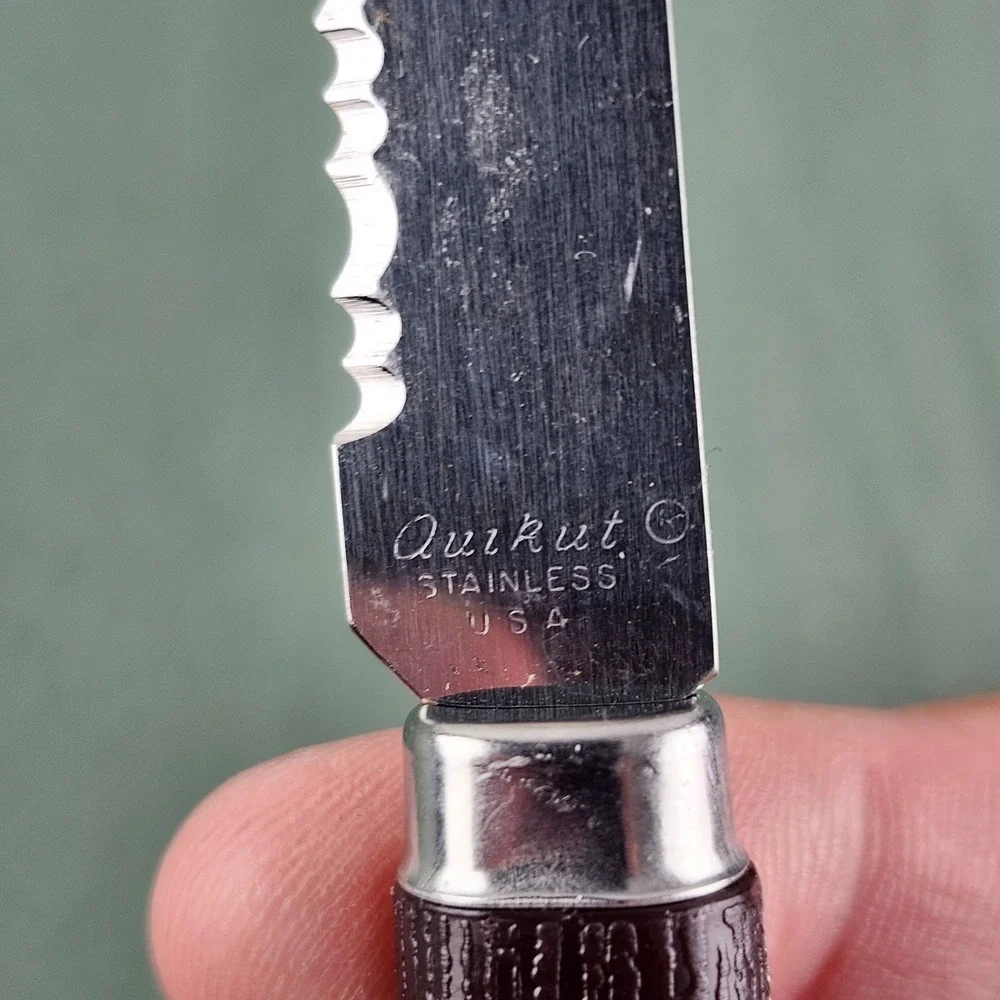 Vintage QUIKUT Serrated Steak Knives Plastic Faux Wood 4